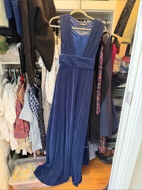 Missguided Navy Blue Pleated V-Neck Maxi Dress